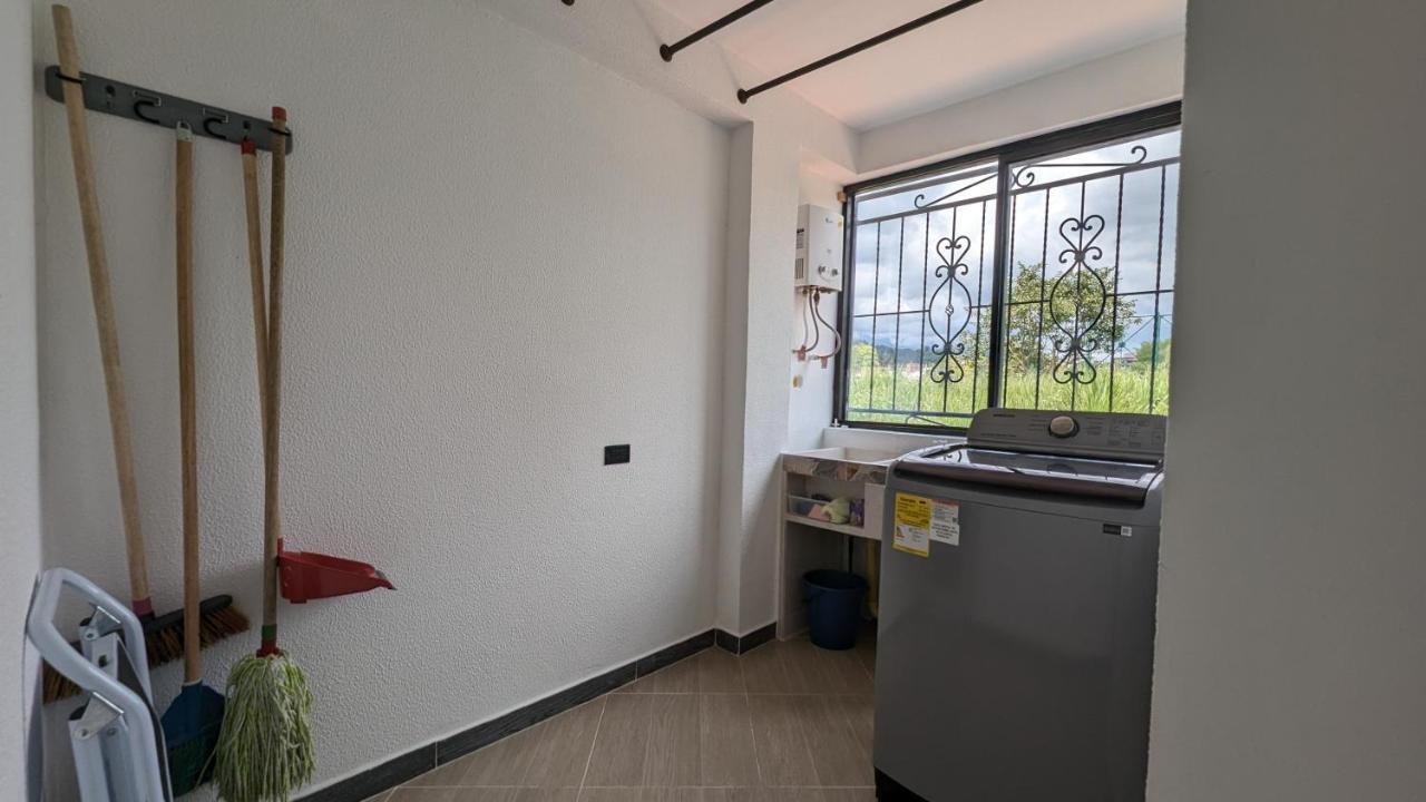 Moderno Apto Familiar Piso 3 *
