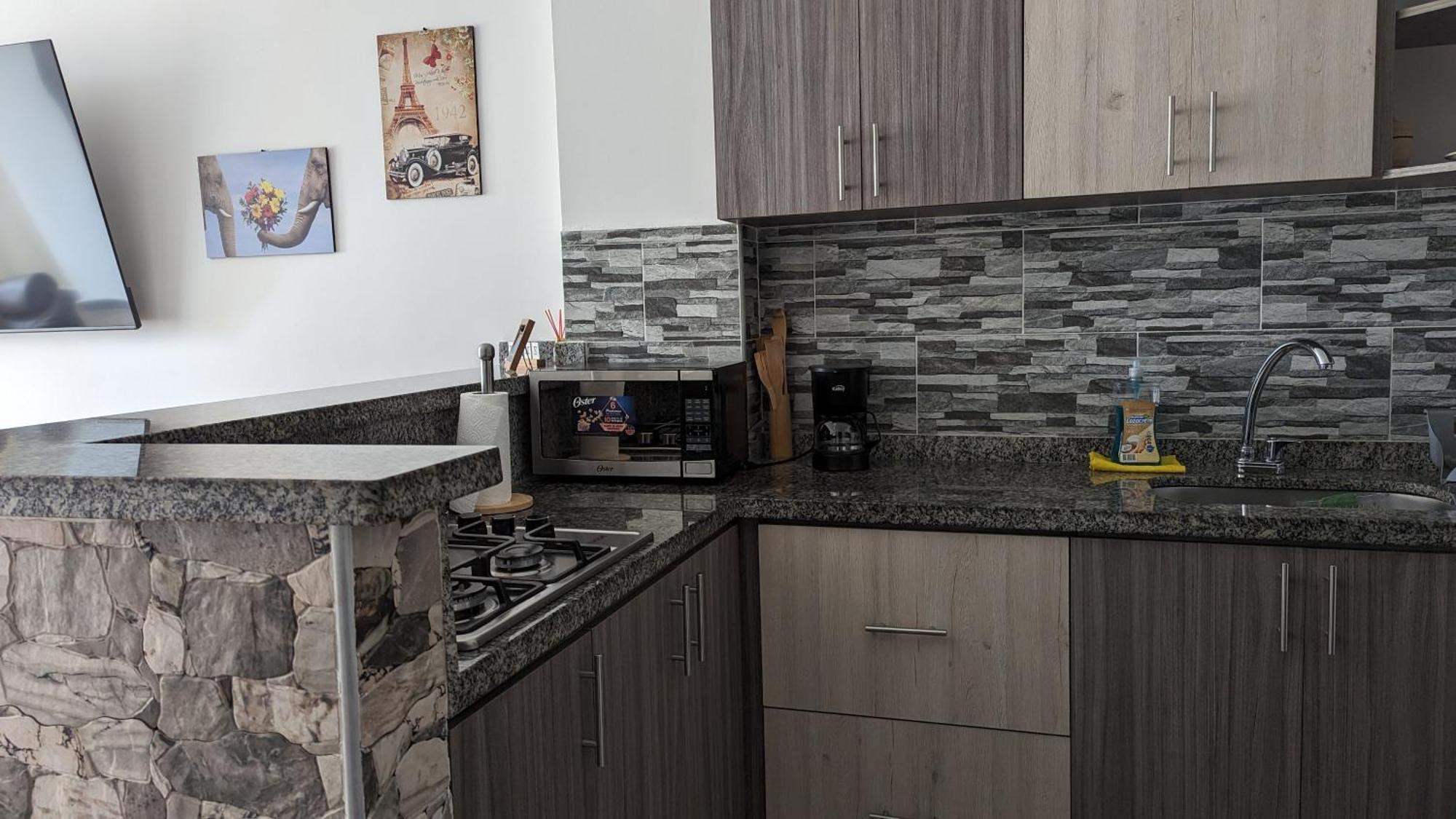 Moderno Apto Familiar Piso 3 *
